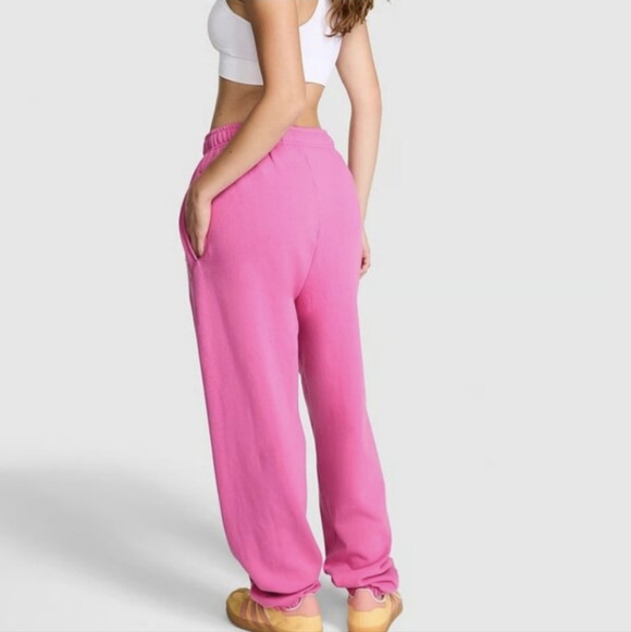VS Pink Ivy Fleece Campus Sweatpants Outfit Limited Edition Pink Gossip (M) NWT! - Picture 2 of 16